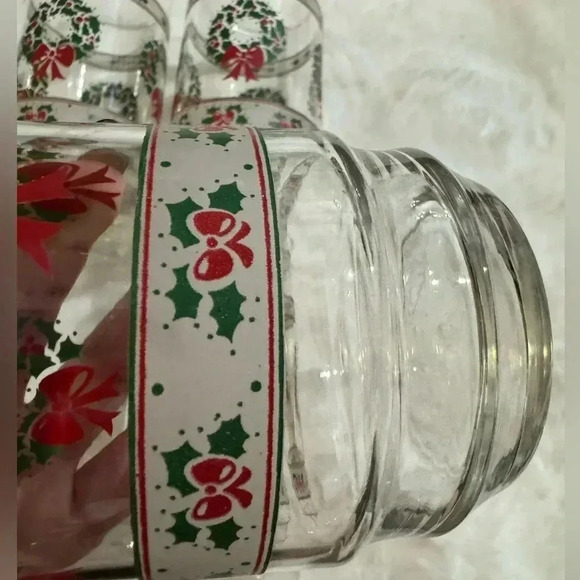 Vintage Indiana Glass Wreath Christmas Glasses - Picture 4 of 10